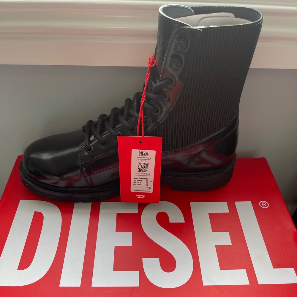 Diesel NWT Alabama paneled ankle boots US 8.5